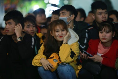 Thưởng tết "khủng" lúc 3 giờ sáng, hàng nghìn công nhân háo hức xuyên đêm