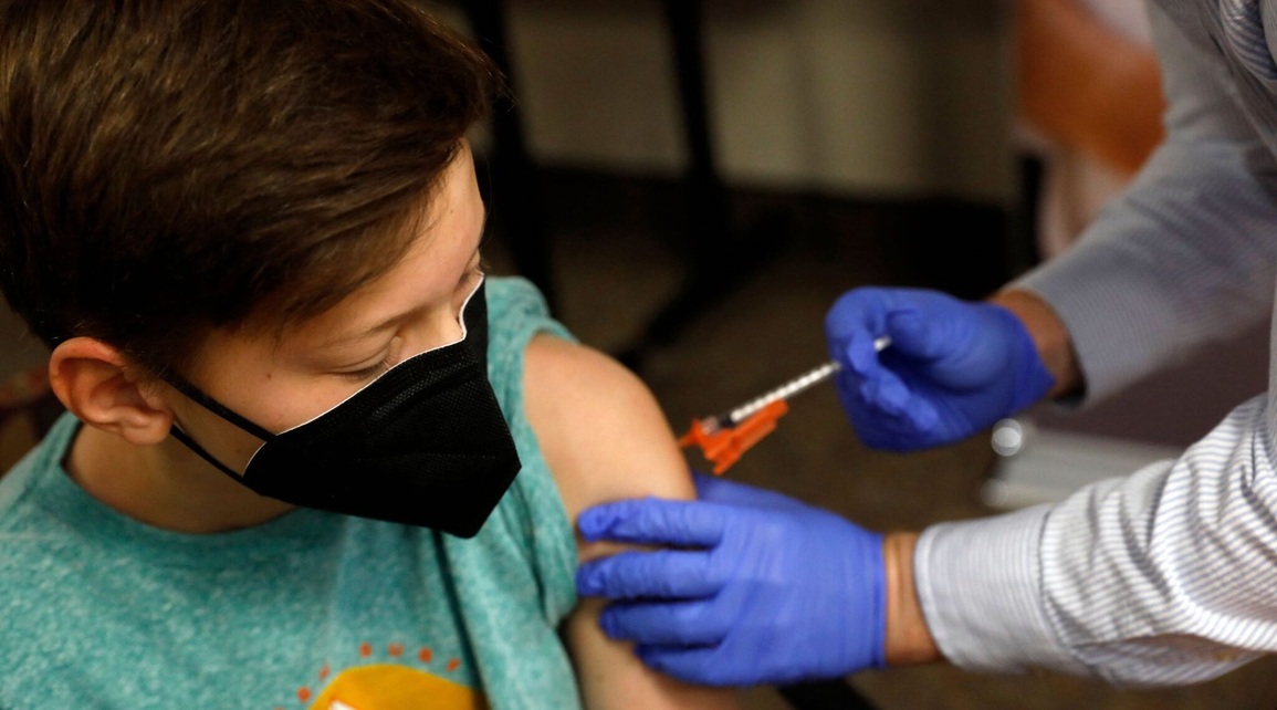 Sẽ triển khai tiêm vaccine Covid-19 cho trẻ 5-11 tuổi thận trọng, từng bước - 1 Sẽ triển khai tiêm vaccine Covid-19 cho trẻ 5-11 tuổi thận trọng, từng bước - 1