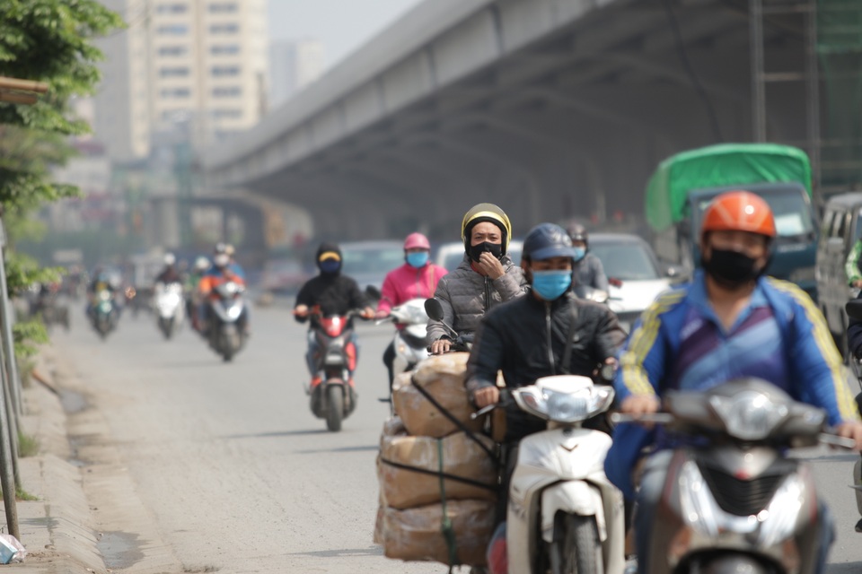 Hà Nội: Dòng xe cộ nối đuôi nhau dù chưa hết hạn cách ly - 13 Hà Nội: Dòng xe cộ nối đuôi nhau dù chưa hết hạn cách ly - 13