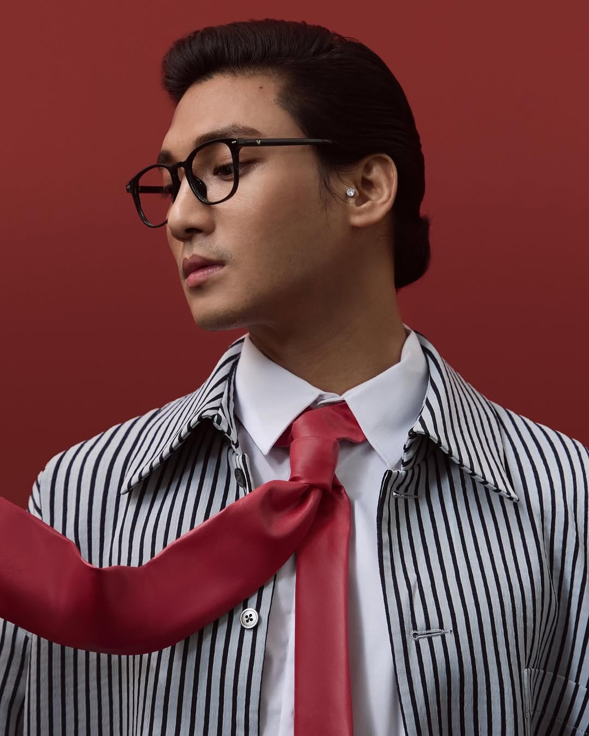 Người đàn ông đẹp trai nhất thế giới năm 2021 vừa cưới vợ - 11