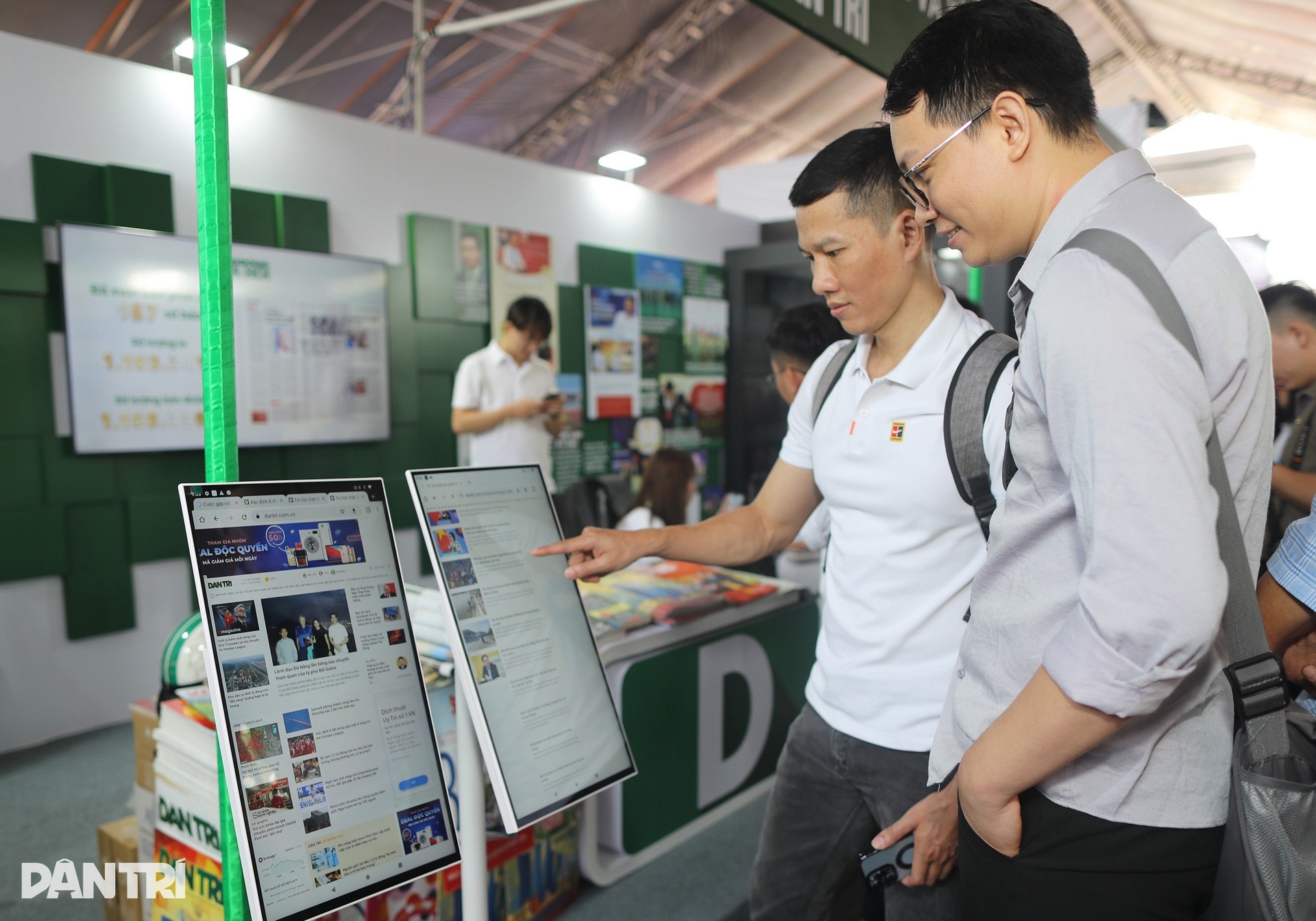 Hội Báo toàn quốc 2024 nhộn nhịp trong ngày khai mạc - 8 Hội Báo toàn quốc 2024 nhộn nhịp trong ngày khai mạc - 8