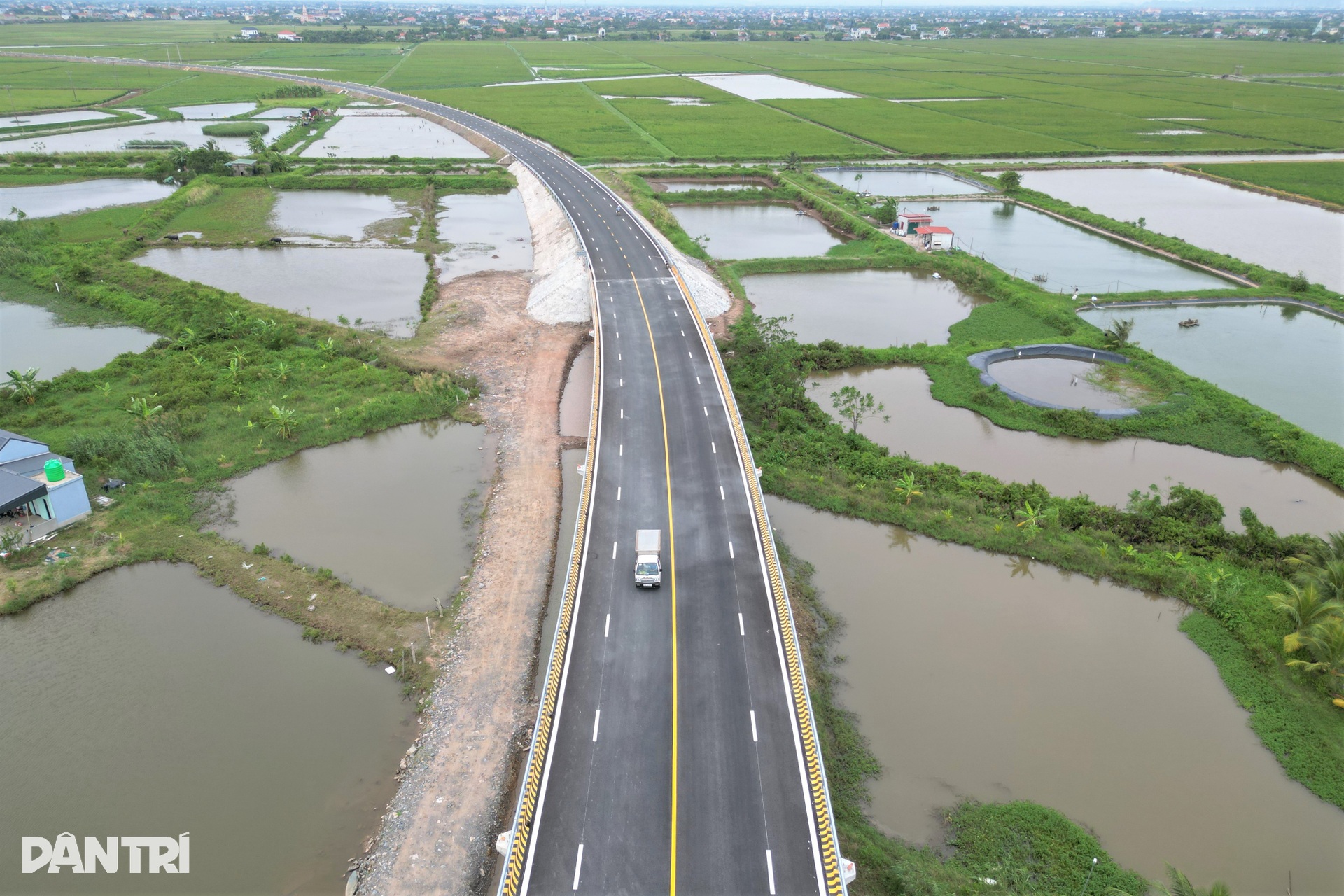 Ngắm cầu gần 700 tỷ đồng vượt sông Đáy, thi công công nghệ hiện đại nhất - 9 Ngắm cầu gần 700 tỷ đồng vượt sông Đáy, thi công công nghệ hiện đại nhất - 9