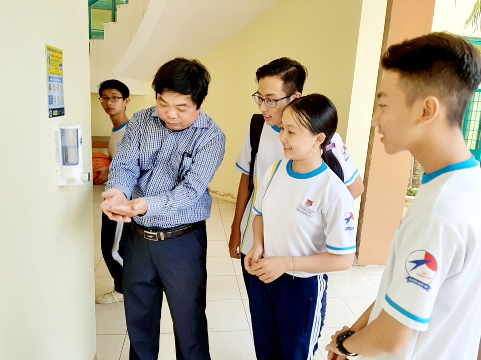 Học sinh thoải mái trở lại học sau đợt nghỉ phòng, chống dịch Covid-19 - 2 Học sinh thoải mái trở lại học sau đợt nghỉ phòng, chống dịch Covid-19 - 2