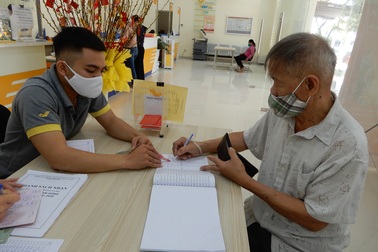 Người có công ở Đà Nẵng hài lòng với công tác chi trả trợ cấp