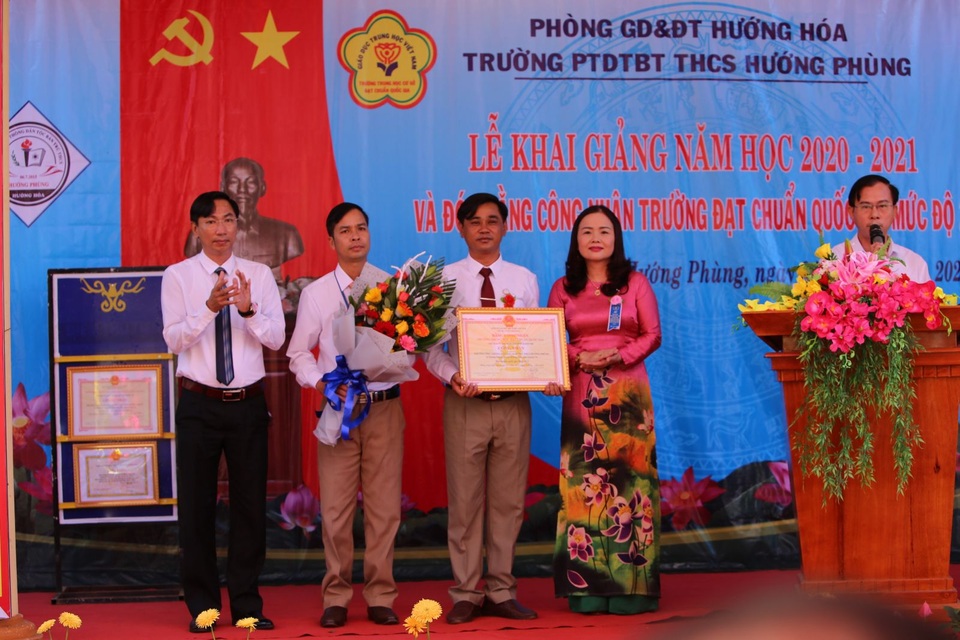 Trường học miền núi khai giảng sớm và đón nhận danh hiệu đạt chuẩn Quốc gia - 2 Trường học miền núi khai giảng sớm và đón nhận danh hiệu đạt chuẩn Quốc gia - 2