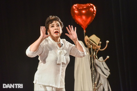 NSƯT Thanh Tú "Sao Tháng Tám": "Đừng bắt nghệ sĩ phải xin danh hiệu NSND"