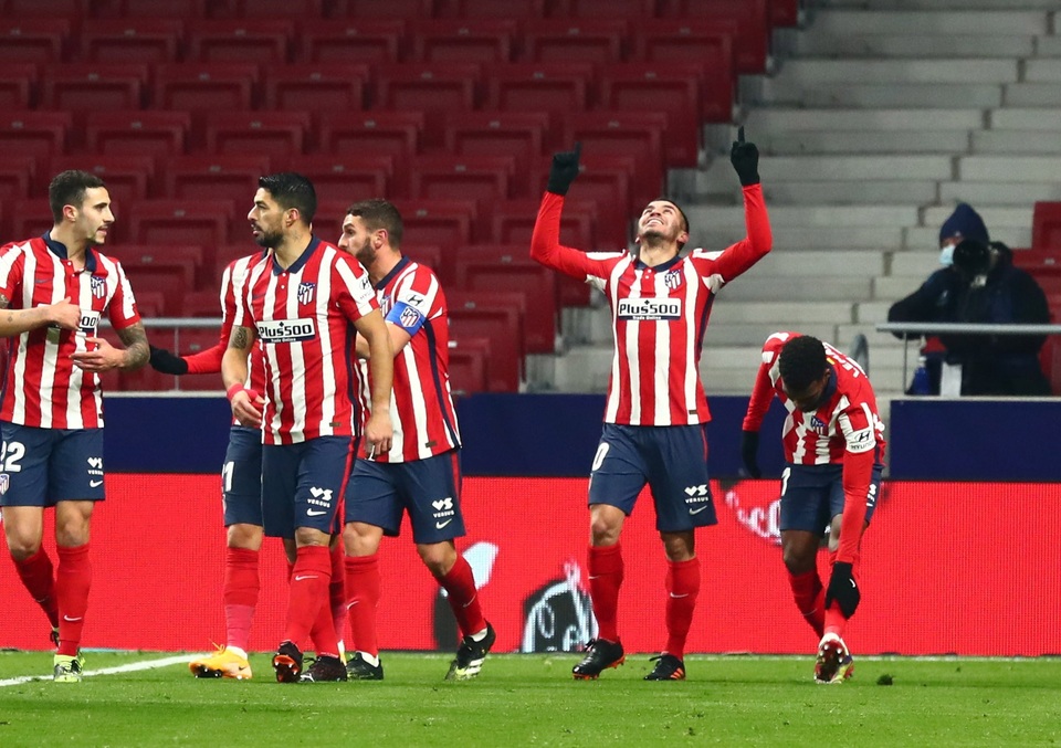 Atletico bỏ xa Real Madrid, Barcelona trong cuộc đua vô địch La Liga - 8 Atletico bỏ xa Real Madrid, Barcelona trong cuộc đua vô địch La Liga - 8