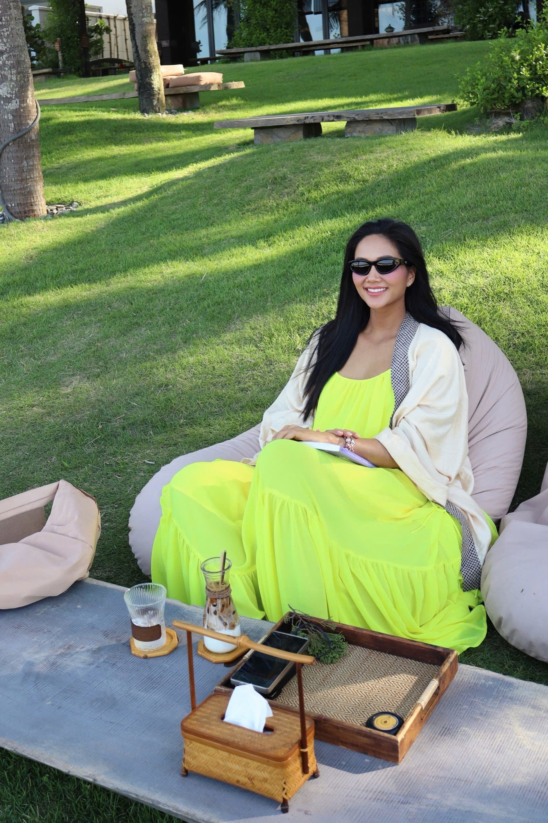 H’Hen Niê nói gì khi bầu vượt mặt vẫn mặc gợi cảm, đi giày cao gót? - 10 H’Hen Niê nói gì khi bầu vượt mặt vẫn mặc gợi cảm, đi giày cao gót? - 10