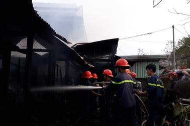 Hỏa hoạn lúc rạng sáng, 3 bố con tử vong