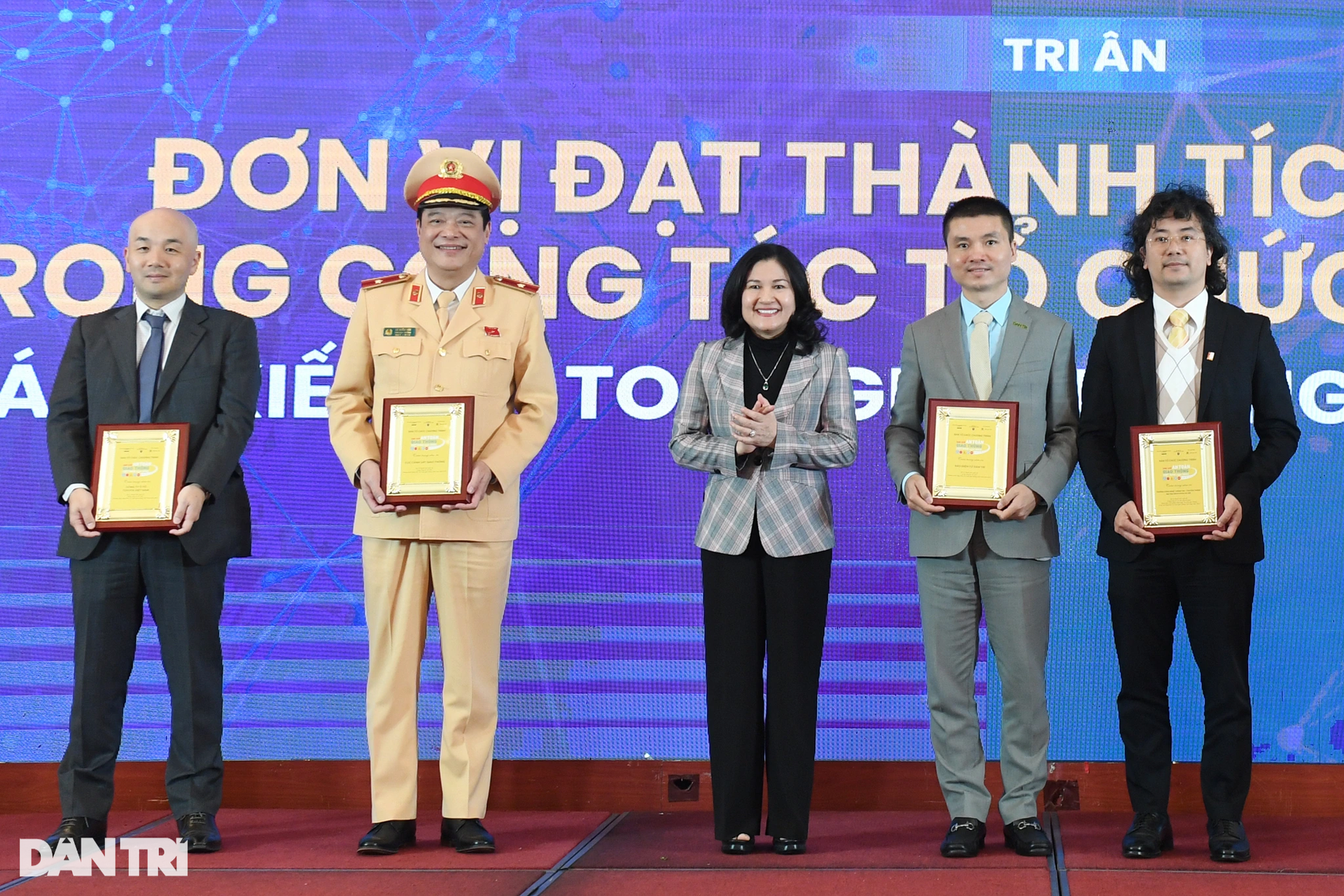 Toàn cảnh Lễ trao giải Cuộc thi Sáng kiến an toàn giao thông Việt Nam 2022 - 10 Toàn cảnh Lễ trao giải Cuộc thi Sáng kiến an toàn giao thông Việt Nam 2022 - 10