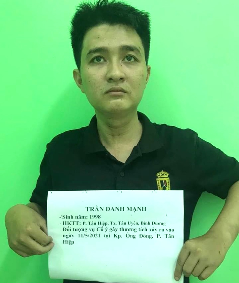 Bị la mắng vì nhậu say, con trai cầm dao chém cha nguy kịch - 1 Bị la mắng vì nhậu say, con trai cầm dao chém cha nguy kịch - 1