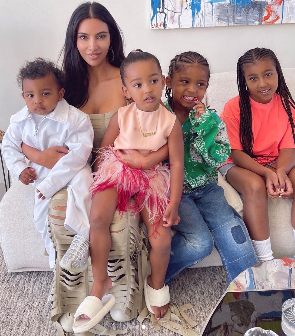 Kim Kardashian mãi ám ảnh vì bị miệt thị ngoại hình khi đang mang thai - 1 Kim Kardashian mãi ám ảnh vì bị miệt thị ngoại hình khi đang mang thai - 1