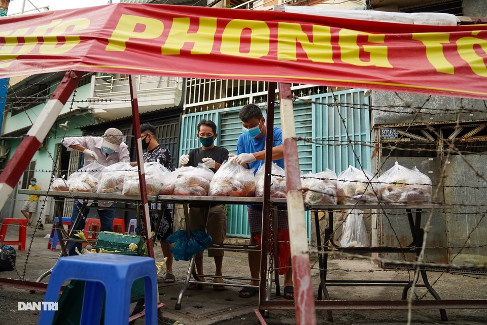 Những trạm trung chuyển đặc biệt ở nơi phong tỏa - 9 Những trạm trung chuyển đặc biệt ở nơi phong tỏa - 9