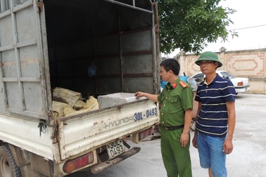 Thu mua mỡ lợn giá 500 đồng/ kg về chế biến bán kiếm lời