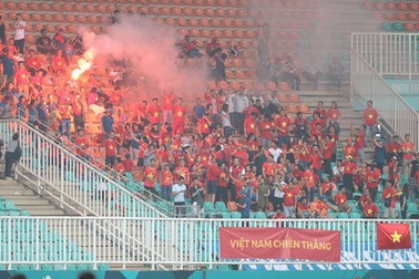 Trận Việt Nam - Malaysia tại Mỹ Đình: An ninh thắt chặt, lo nhất pháo sáng