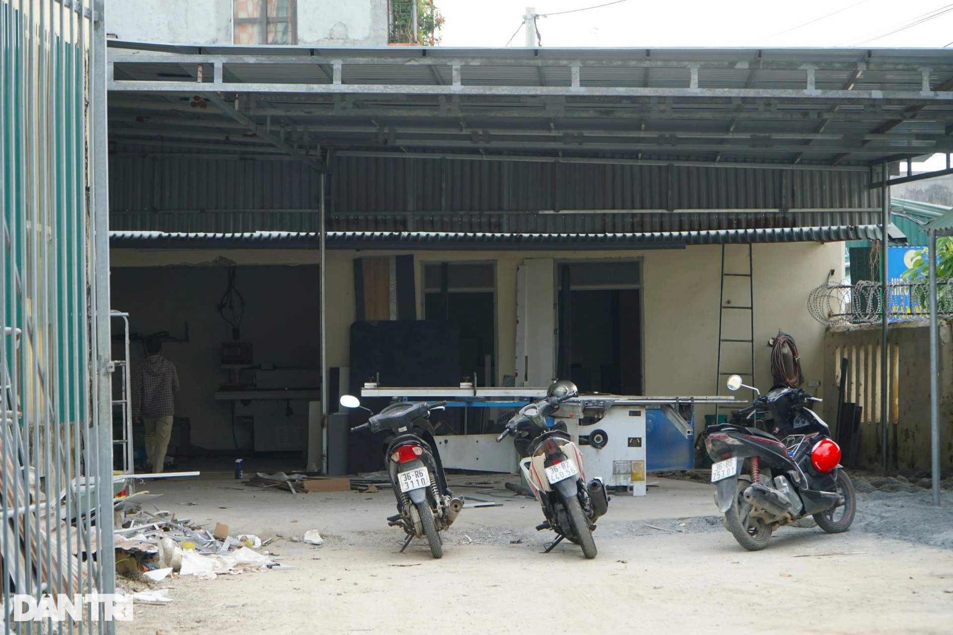 Hai ngôi trường bỏ hoang suốt 4 năm, thành nơi đổ rác - 11 Hai ngôi trường bỏ hoang suốt 4 năm, thành nơi đổ rác - 11
