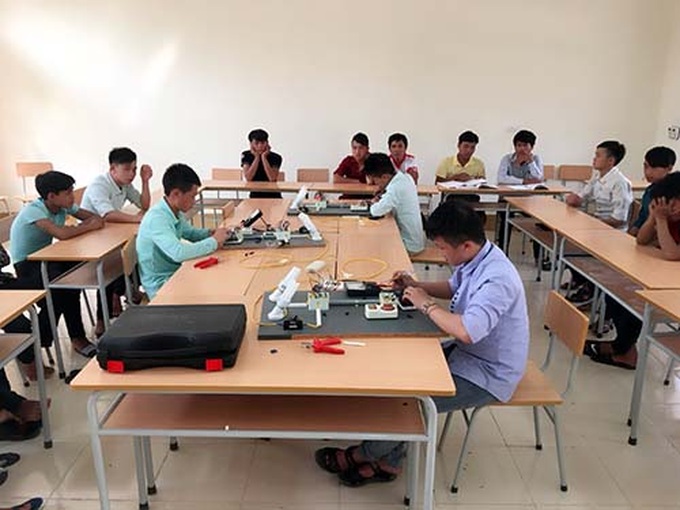 Trường Trung cấp dân tộc nội trú Nghệ An tổ chức thi tay nghề cho các học viên.