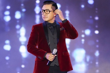 Sau tuyên bố giải nghệ, Tuấn Hưng lần đầu diễn tại Bán kết Hoa khôi Du lịch