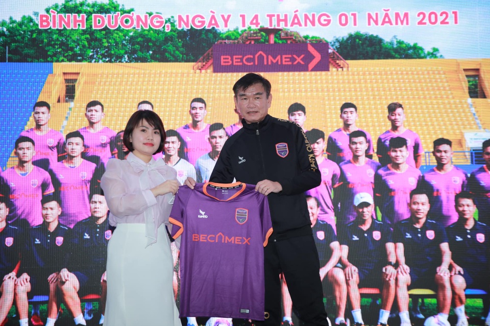 HLV Phan Thanh Hùng sẽ giúp B.Bình Dương trở lại cuộc đua vô địch? - 2 HLV Phan Thanh Hùng sẽ giúp B.Bình Dương trở lại cuộc đua vô địch? - 2