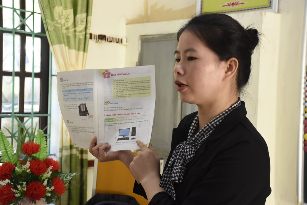 Nữ giáo viên xinh đẹp mang công nghệ thông tin tới điểm trường vùng cao - 3 Nữ giáo viên xinh đẹp mang công nghệ thông tin tới điểm trường vùng cao - 3