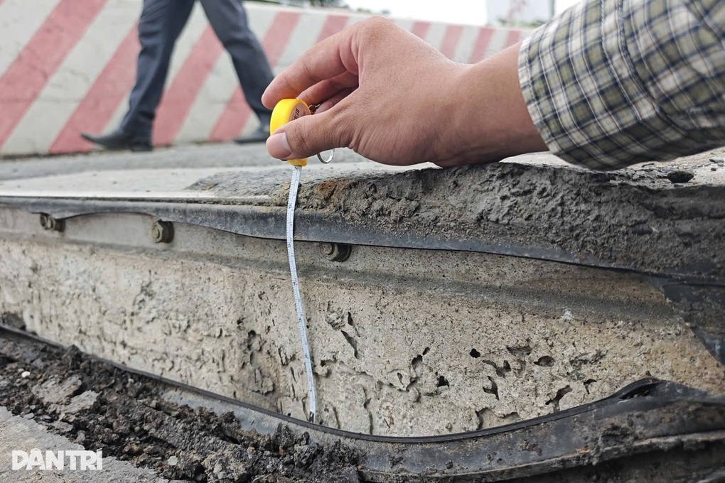 Nhịp cầu Bình Triệu 1 bắt đầu tách khỏi đầu mố - 2