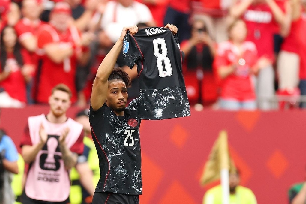 Cầu thủ Canada gãy chân, chia tay World Cup 2026 trong nước mắt - 4