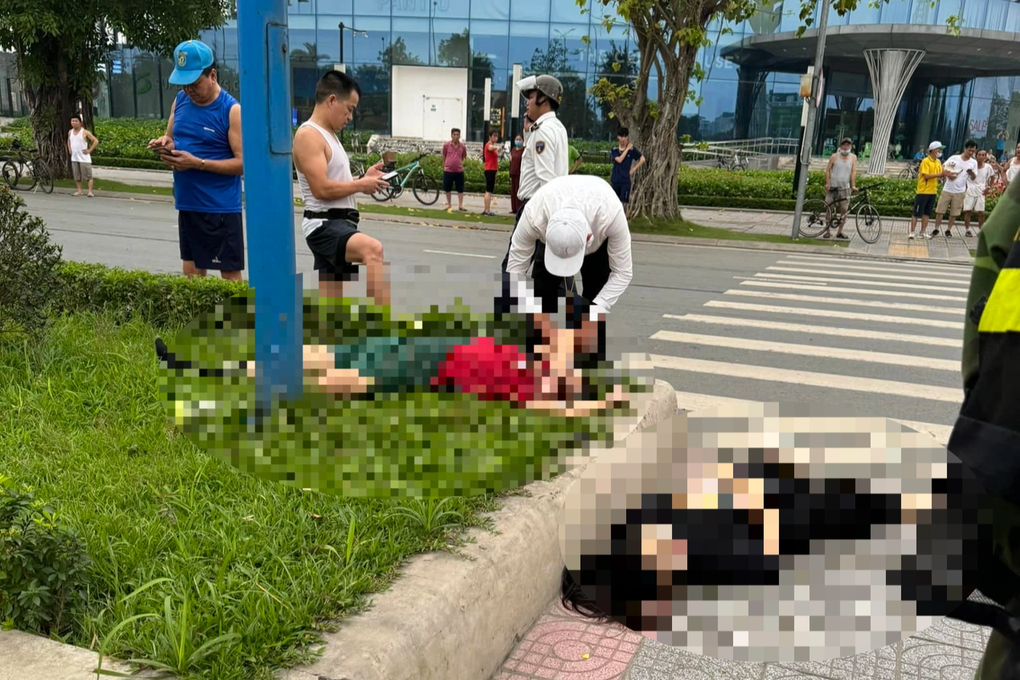 Đôi nam nữ đi xe máy nghi tự ngã thương vong trong khu đô thị ở Hà Nội - 1 Đôi nam nữ đi xe máy nghi tự ngã thương vong trong khu đô thị ở Hà Nội - 1