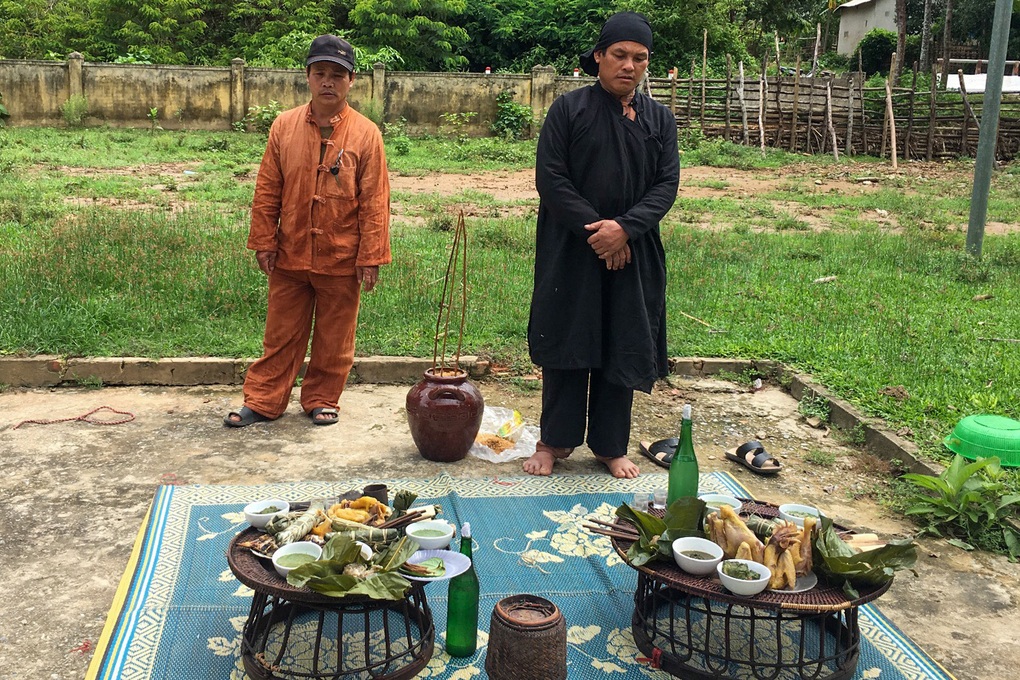 Làm gì để dân tộc chưa có 400 người không bị mai một? - 2 Làm gì để dân tộc chưa có 400 người không bị mai một? - 2