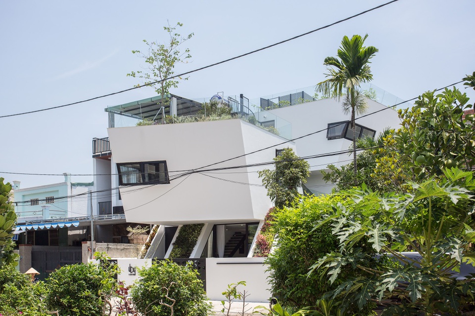 Vợ chồng Đà Nẵng làm nhà độc lạ, có cả khu cắm trại trên sân thượng - 10 Vợ chồng Đà Nẵng làm nhà độc lạ, có cả khu cắm trại trên sân thượng - 10
