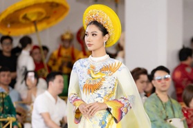Hoa hậu Phương Linh khoe nhan sắc rạng rỡ trong tà áo dài sau đăng quang