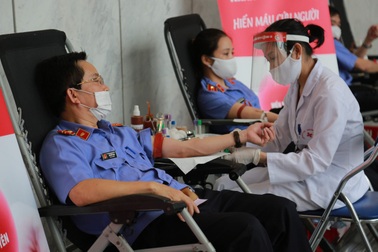 Gần 200 cán bộ Viện kiểm sát nhân dân tối cao tham gia hiến máu tình nguyện