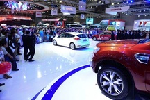 Dân Việt “đổ tiền” mua ô tô, đại gia này “hốt bạc”