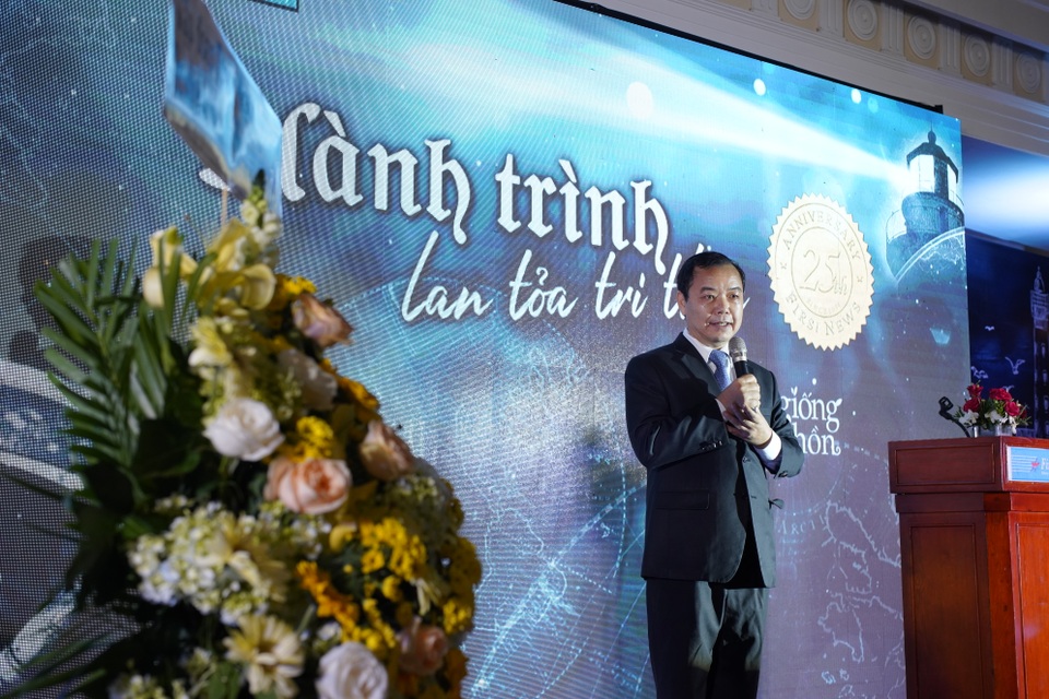 First News tặng 25.000 cuốn sách “Hạt giống tâm hồn” nhân 25 năm “khai tâm mở trí” - 1 First News tặng 25.000 cuốn sách “Hạt giống tâm hồn” nhân 25 năm “khai tâm mở trí” - 1