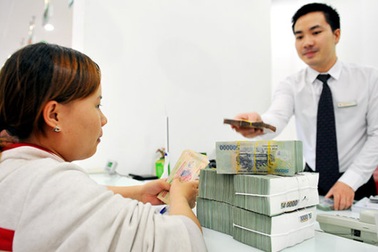 Vàng xuống đáy, đất tăng dồn: Dân giàu nóng túi tiền