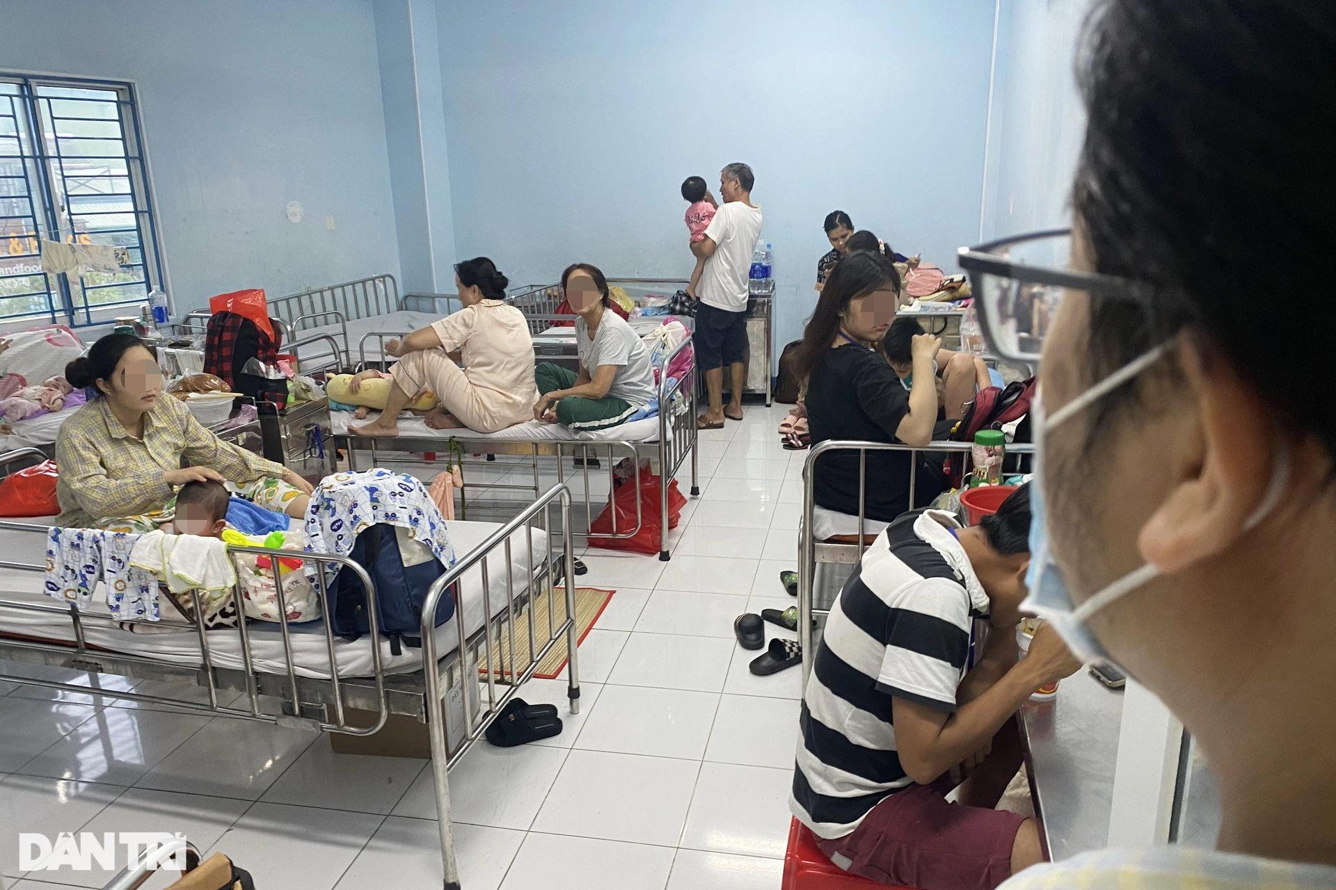 3 tuần oằn mình của bà mẹ bỏ việc chăm 2 con mắc sốt xuất huyết - 5 3 tuần oằn mình của bà mẹ bỏ việc chăm 2 con mắc sốt xuất huyết - 5