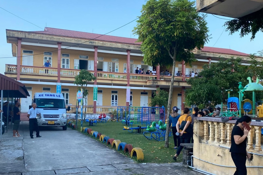 Vụ bé 2 tuổi tử vong ở trường mầm non: Ngày đầu tiên đi học - 1 Vụ bé 2 tuổi tử vong ở trường mầm non: Ngày đầu tiên đi học - 1