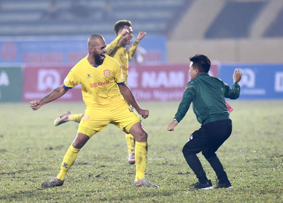 CLB Hà Nội thua đậm CLB Nam Định ở ngày mở màn V-League - 7 CLB Hà Nội thua đậm CLB Nam Định ở ngày mở màn V-League - 7