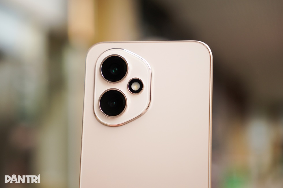 Đánh giá Honor 400: Hiệu suất tốt, AI đa dạng nhưng còn hạn chế về thiết kế - 10