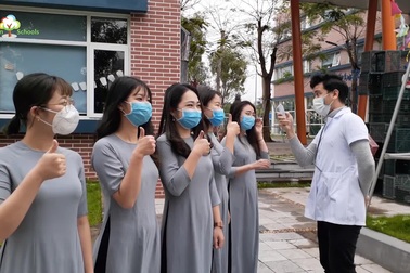 50 giáo viên phổ thông nhảy vũ điệu rửa tay "Ghen Cô Vy" gây sốt