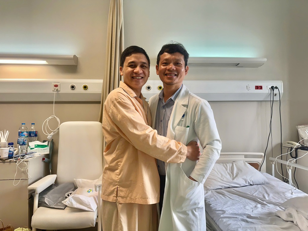 Mắc khối u quái ác, bác sĩ trẻ mong nhìn con chào đời trước khi lên bàn mổ - 3 Mắc khối u quái ác, bác sĩ trẻ mong nhìn con chào đời trước khi lên bàn mổ - 3