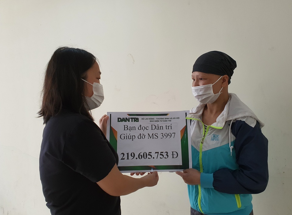 Người mẹ ung thư được bạn đọc giúp đỡ hơn 219 triệu đồng - 1 Người mẹ ung thư được bạn đọc giúp đỡ hơn 219 triệu đồng - 1