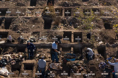 Quốc gia Nam Mỹ đào sẵn hàng nghìn mộ phòng “bão” Covid-19