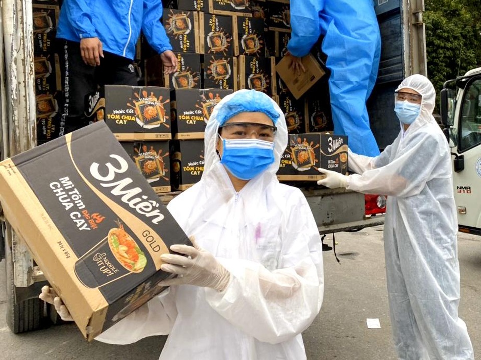 Uniben trao tặng 150.000 bữa ăn dinh dưỡng và nước trái cây Joco tới y, bác sĩ các bệnh viện tuyến đầu - 8 Uniben trao tặng 150.000 bữa ăn dinh dưỡng và nước trái cây Joco tới y, bác sĩ các bệnh viện tuyến đầu - 8