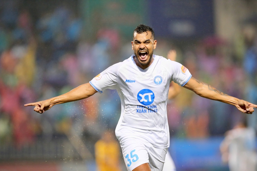 Đánh bại SL Nghệ An, CLB Nam Định tiến sát ngôi vương V-League - 3 Đánh bại SL Nghệ An, CLB Nam Định tiến sát ngôi vương V-League - 3