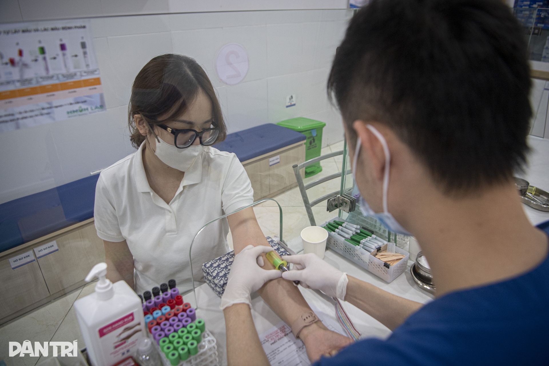 Bệnh viện không giấy chữa bệnh… sợ khám - 13