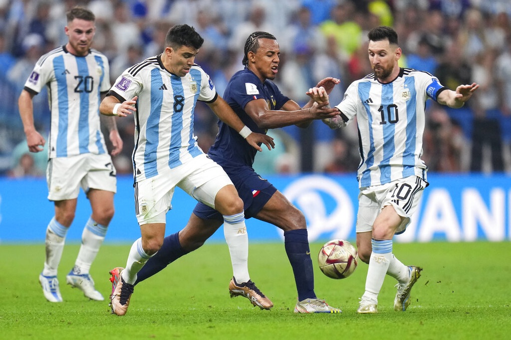 Trọng tài thừa nhận mắc sai lầm khiến Pháp bất lợi trước Argentina - 1 Trọng tài thừa nhận mắc sai lầm khiến Pháp bất lợi trước Argentina - 1