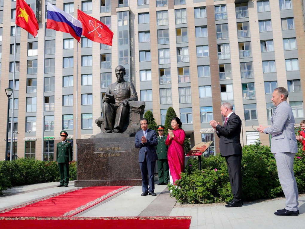Phu nhân Ngô Phương Ly dự khánh thành Quảng trường Hồ Chí Minh tại Nga - 1 Phu nhân Ngô Phương Ly dự khánh thành Quảng trường Hồ Chí Minh tại Nga - 1