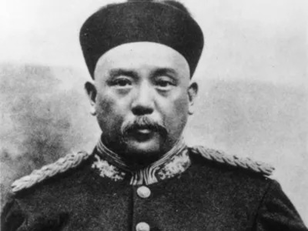 Thực hư chiếc ghế rồng trong Tử Cấm Thành khiến 2 người bỏ mạng? - 3 Thực hư chiếc ghế rồng trong Tử Cấm Thành khiến 2 người bỏ mạng? - 3