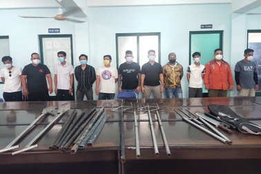 Tạm giữ 12 người trong vụ 2 nhóm thanh niên hỗn chiến trên đường