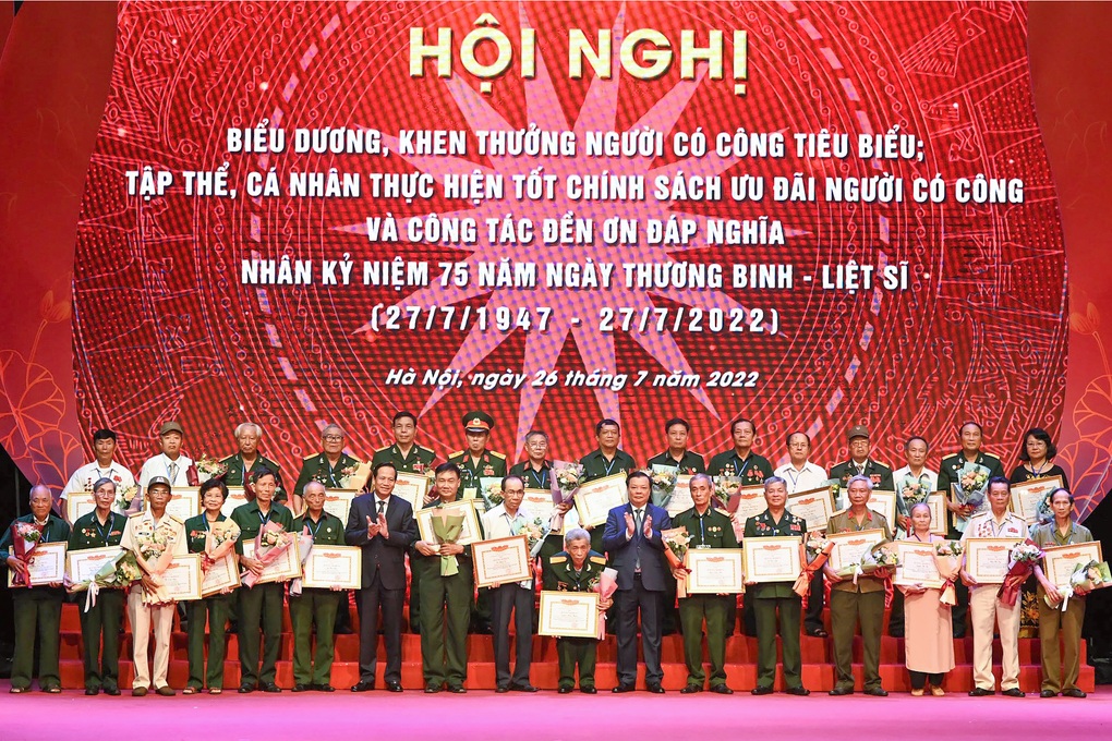 Chủ tịch Hà Nội: Khắc ghi trong tim sự hy sinh của các bậc tiền bối - 2 Chủ tịch Hà Nội: Khắc ghi trong tim sự hy sinh của các bậc tiền bối - 2